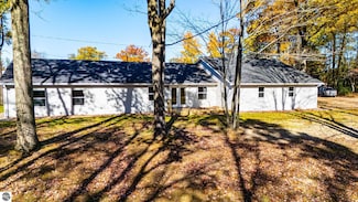 2385 W Houghton Lake Dr, Houghton Lake, MI 48629