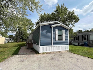 2751 Ray Blvd, Traverse City, MI 49686