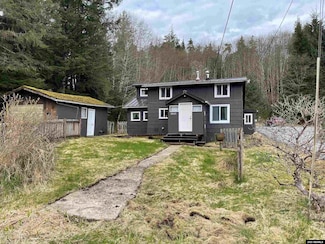 6043 Roosevelt Dr, Ketchikan, AK 99901