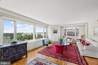 2475 Virginia Ave NW Unit 822, Washington, DC 20037