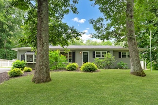 90 Cedar Hill Rd, Guilford, CT 06437