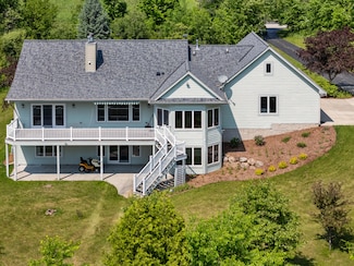 8623 Eagle Ridge Dr, Kewaskum, WI 53040