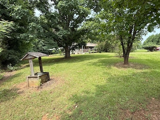 35 Meadow River Dr, Rocky Mount, VA 24151