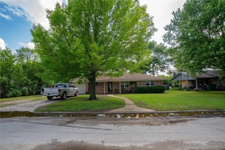 101 California St, Saint Jo, TX 76265