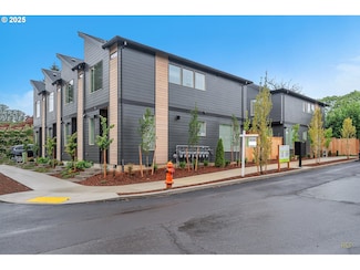 1215 N Watts St, Portland, OR 97217