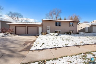 5801 W Pebble Creek Rd, Sioux Falls, SD 57106
