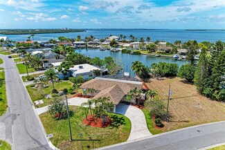 4717 Palmetto Point Dr, Palmetto, FL 34221