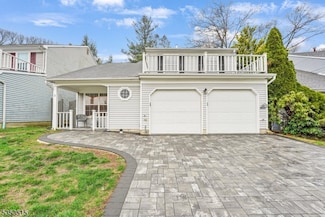 3 Portsmouth Dr, Old Bridge, NJ 08857
