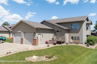1375 7th St E, Dickinson, ND 58601