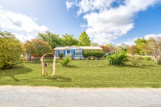 804 Hackberry St, Jourdanton, TX 78026