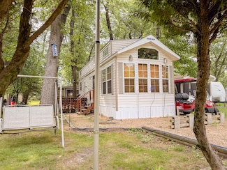 9/200 Woodhaven Dr E, Sublette, IL 61367