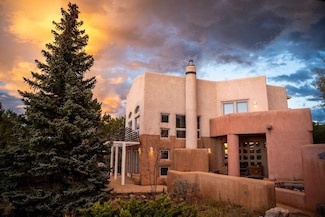 18 Cascabel, Ranchos de Taos, NM 87557