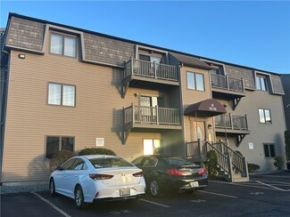 33 Village Ct Unit 33B, West Warwick, RI 02893