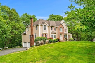 30 Sherwood Dr, North Andover, MA 01845