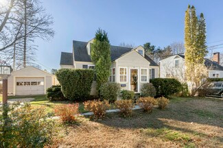 58 Scott Dyer Rd, Cape Elizabeth, ME 04107