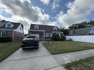 55 Elizabeth St, Valley Stream, NY 11580
