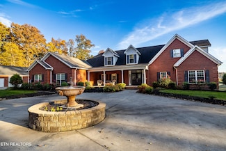 376 Thornton Dr, Lenoir City, TN 37772