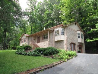 390 Hunters Glen Ln, Hendersonville, NC 28739