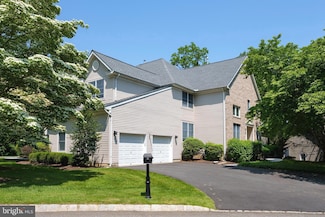 22 Stonewall Cir, Princeton, NJ 08540