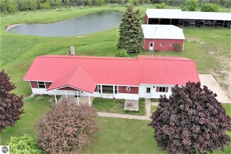 1424 21 Mile Rd, Barryton, MI 49305