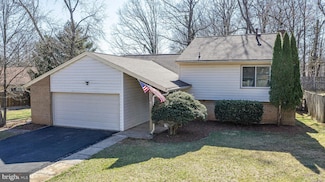 127 Hillsdale Dr, Sterling, VA 20164