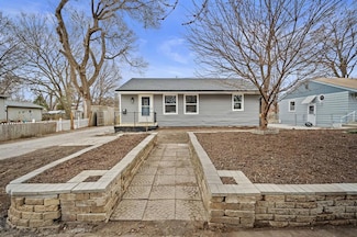 1700 E 28th St, Des Moines, IA 50317