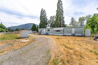 110 Hogue Dr, Selma, OR 97538