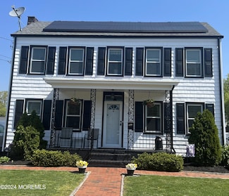 49 Compton St, Belford, NJ 07718