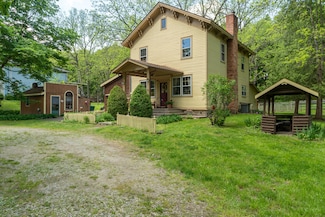 8425 Parshallville Rd, Fenton, MI 48430