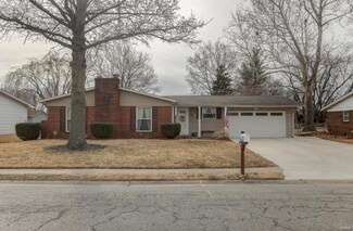 58 Chateau Dr, Fairview Heights, IL 62208