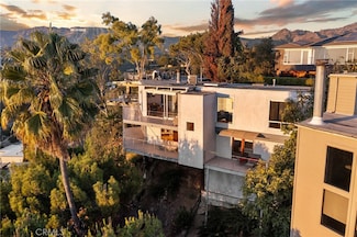 5675 Spreading Oak Dr, Los Angeles, CA 90068