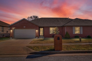 4236 S Shady Lake Ave, Springfield, MO 65810