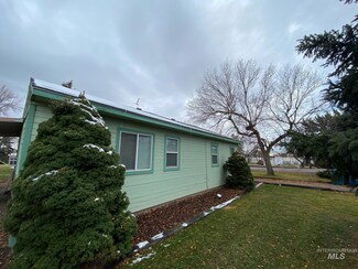 910 & 1015 E 9th S, Mountain Home, ID 83647
