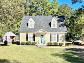 67 Charlton Rd, Hazlehurst, GA 31539