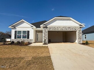 11 Northwood Dr, Fuquay-Varina, NC 27526