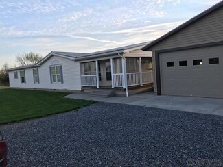 1012 Dark Shade Dr, Windber, PA 15963