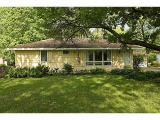 7546 7546 Knollwood Dr, Mounds View, MN 55112