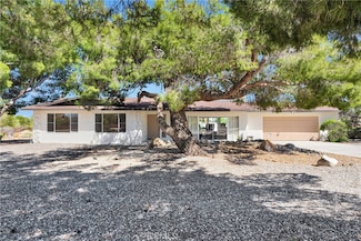 13925 Hopi Rd, Apple Valley, CA 92307