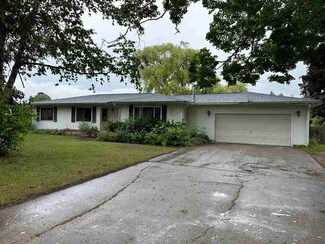 1206 State St, Charlevoix, MI 49720