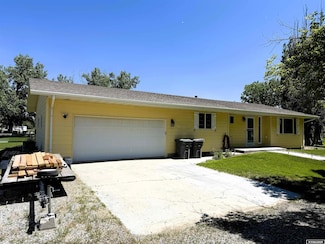 107 Country Dr, Worland, WY 82401