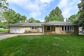 1545 S Johnson Rd, New Berlin, WI 53146