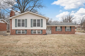 141 Green Acres Rd, Saint Louis, MO 63137