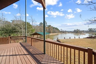 88 Hunters Creek Dr, Huntsville, TX 77340