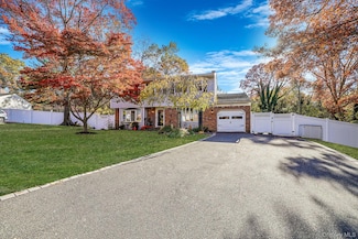 18 Ashford Dr, Ridge, NY 11961