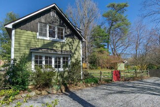 17 Goldmont St, Black Mountain, NC 28711