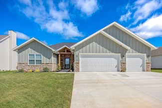 169 E Cowling St, Republic, MO 65738