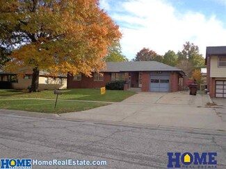 6621 Benton St, Lincoln, NE 68507