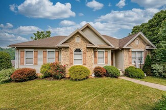 126 Village Crest Dr, Morgantown, WV 26508