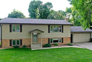 808 17th St SW, Willmar, MN 56201