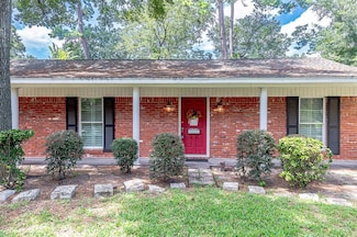 10218 Oak Point Dr, Houston, TX 77043
